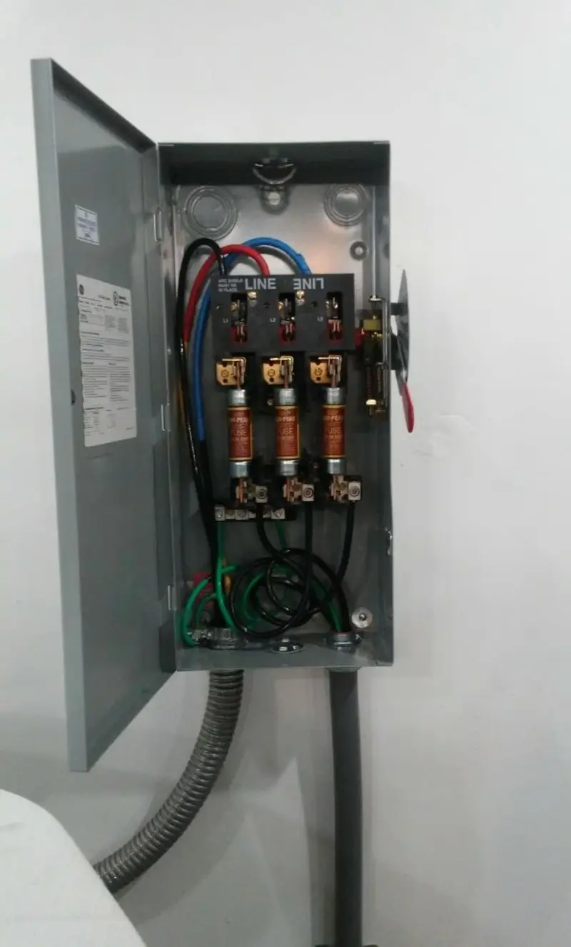 Three-phase disconnect switch installed for Smoke Detector Installation in Wallburg